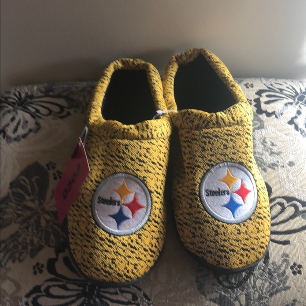 Men’s new slippers size 11-12